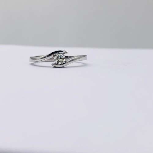 *9CT WHITE GOLD 0.30CT DIAMOND RING* R1 BIDS!