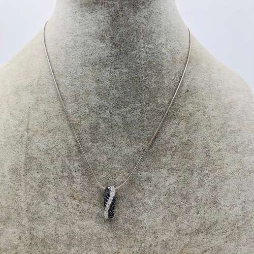 *0.70CT BLACK & WHITE DIAMOND PAVE PENDANT* R1 BIDS!