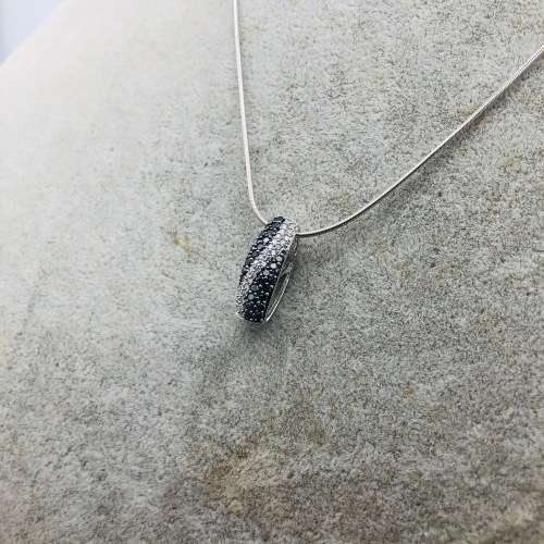 *0.70CT BLACK & WHITE DIAMOND PAVE PENDANT* R1 BIDS!