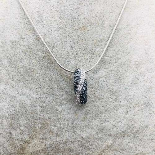 *0.70CT BLACK & WHITE DIAMOND PAVE PENDANT* R1 BIDS!
