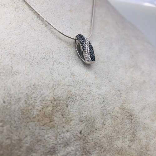 *0.70CT BLACK & WHITE DIAMOND PAVE PENDANT* R1 BIDS!