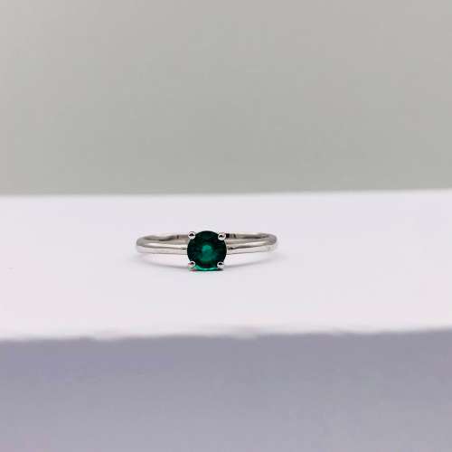 *NWJ WHITE GOLD EMERALD RING* R1 BIDS!