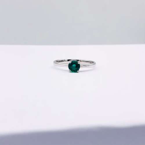 *NWJ WHITE GOLD EMERALD RING* R1 BIDS!