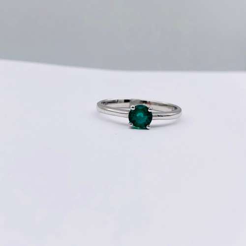 *NWJ WHITE GOLD EMERALD RING* R1 BIDS!