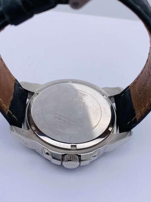 *GUESS MENS SPORTS CHRONOGRAPH WATCH* R1 BIDS!