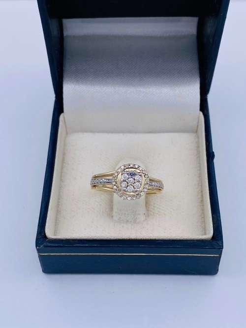 *0.50CT DIAMOND HALO CLUSTER RING* R1 BIDS!