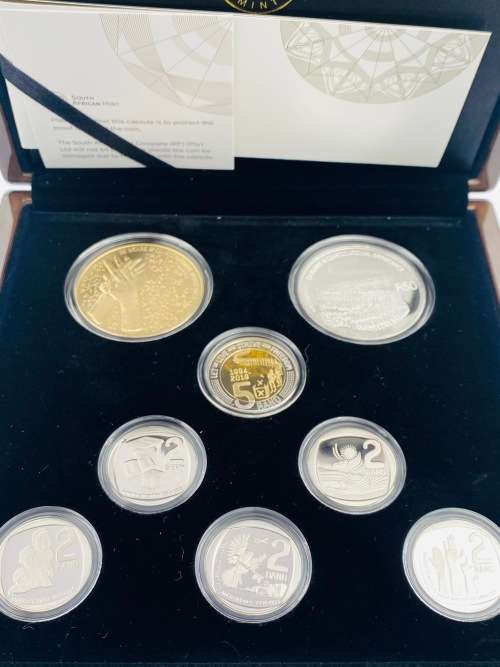*SA MINT 2019 25 YEARS OF DEMOCRACY COIN SET* WITH CERTIFICATES!