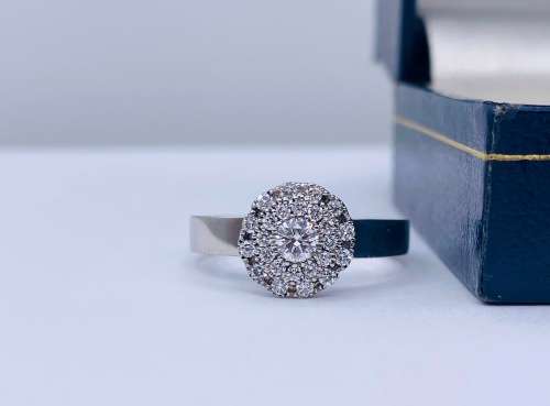 *0.52CT WHITE GOLD PINWHEEL CLUSTER DIAMOND RING* R1 BIDS!
