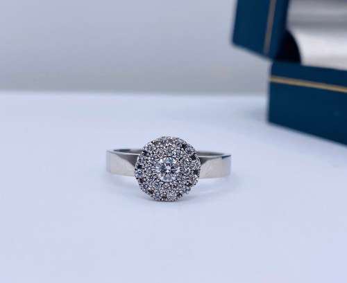 *0.52CT WHITE GOLD PINWHEEL CLUSTER DIAMOND RING* R1 BIDS!