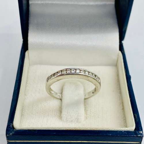 *SOLID SILVER CUBIC ETERNITY RING - BEAUTIFUL* R1 BIDS