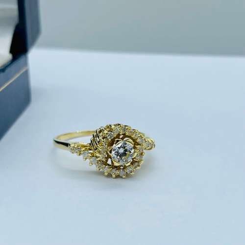 *0.51CT DIAMOND SWIRL SOLITAIRE RING - 18K GOLD* R1 BIDS!