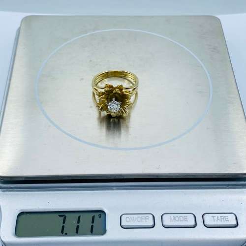 *0.50CT INVESTMENT DIAMOND FLOWER RING - 18K GOLD* R1 BIDS!