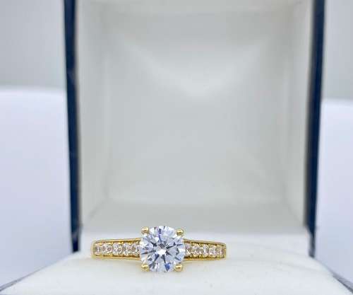 *STUNNING RADIANT CUBIC SOLID GOLD RING* R1 BIDS