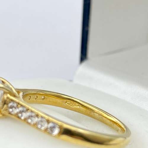 *STUNNING RADIANT CUBIC SOLID GOLD RING* R1 BIDS