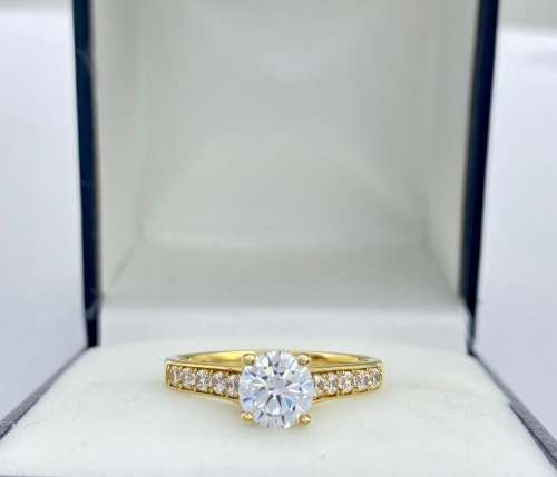 *STUNNING RADIANT CUBIC SOLID GOLD RING* R1 BIDS