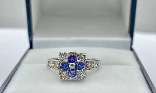 *VERNON WHITE DIAMOND & TANZANITE ENGAGEMENT RING!* 18K GOLD!