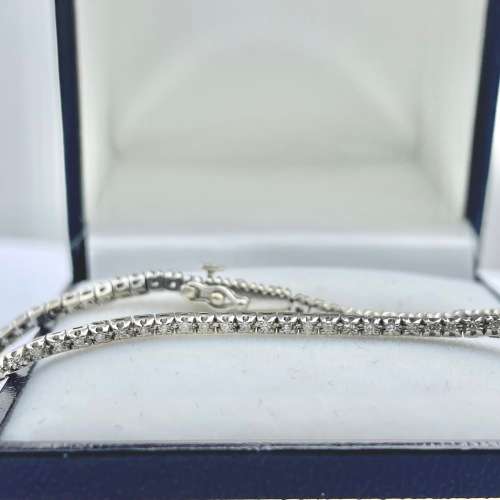 *WHITE GOLD & DIAMOND TENNIS BRACELET* BEAUTIFULLY MADE!