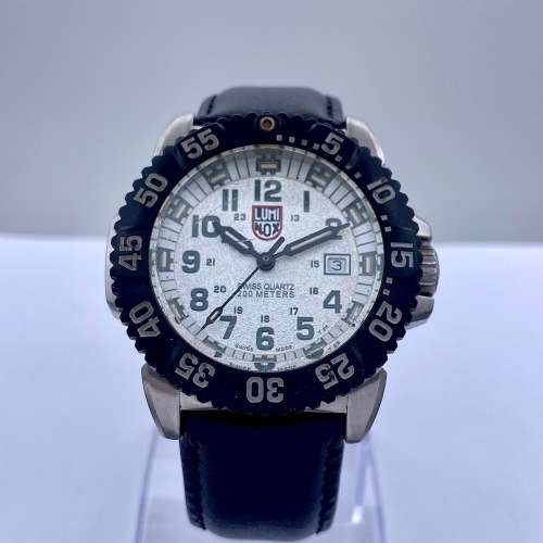 *LUMINOX SWISS MENS DIVERS WATCH* R1 BIDS!