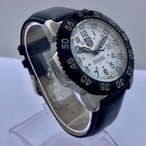 *LUMINOX SWISS MENS DIVERS WATCH* R1 BIDS!