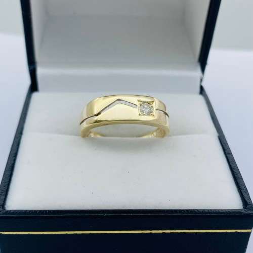 *LARGE DIAMOND SIGNET RING* R1 BIDS!