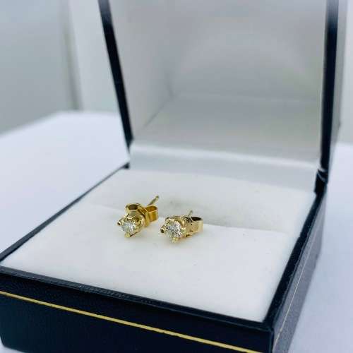 *YELLOW GOLD 0.20CT DIAMOND STUD EARRINGS* RADIANT!