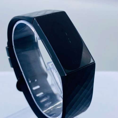*EXCELLENT FITBIT CHARGE 3 SMARTWATCH* WITH CHARGER!