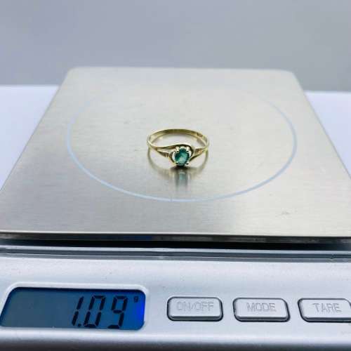 *STUNNING EMERALD and YELLOW GOLD SIGNET RING* R1 BIDS!!!