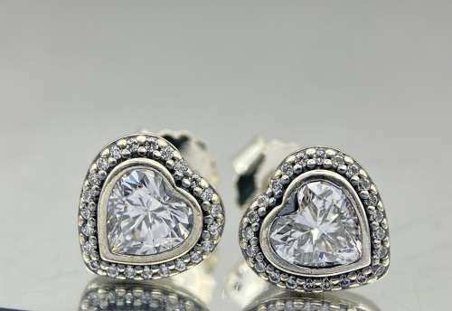 *LUXURY PANDORA ELEVATED HEART STUD EARRINGS* R1 BIDS