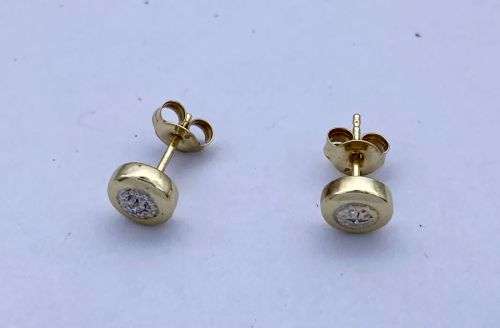 *DAZZLING YELLOW GOLD DIAMOND CLUSTER STUDS* R1 BIDS!