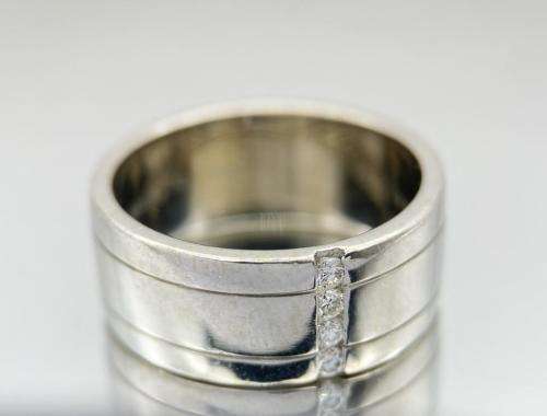 *BROWNS WHITE GOLD DIAMOND CHANNEL RING* R1 BIDS!