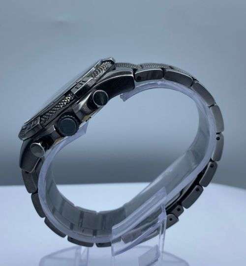 *GUESS CARBON STEEL MENS DRESS WATCH* R1 BIDS!!!
