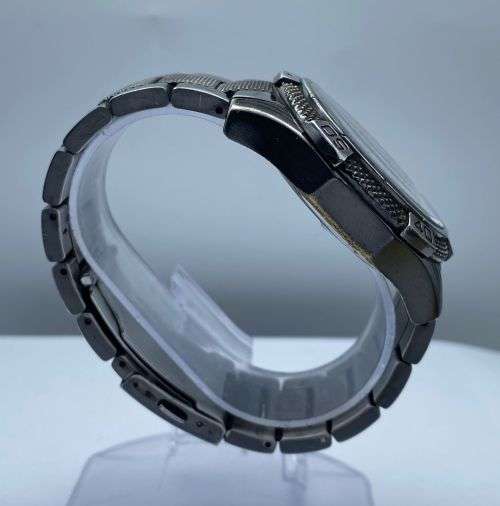 *GUESS CARBON STEEL MENS DRESS WATCH* R1 BIDS!!!