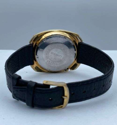 ***EXCELLENT SEIKO 5 AUTOMATIC DAY-DATE GOLD MENS WATCH*** R1 BIDS!