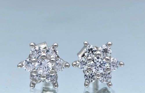 DAZZLING SILVER 925 ZIRCONIA CLUSTER EARRINGS R1 BIDS