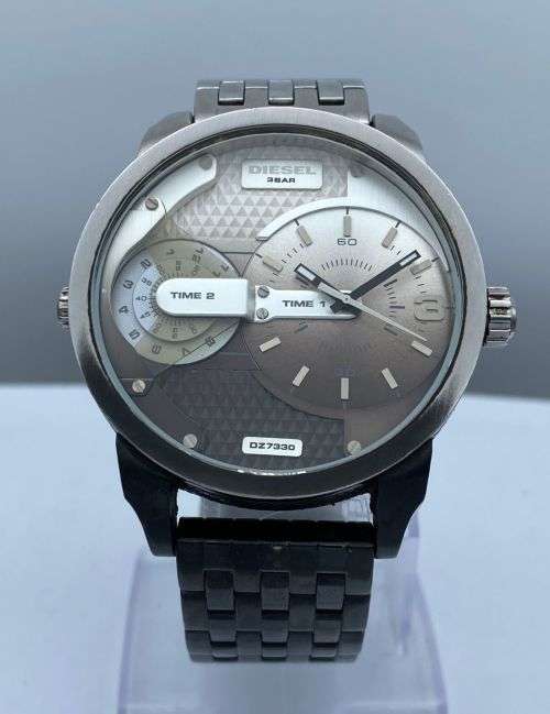 ***EXCELLENT DIESEL MINI DADDY DUAL TIME MENS WATCH*** R1 BIDS!
