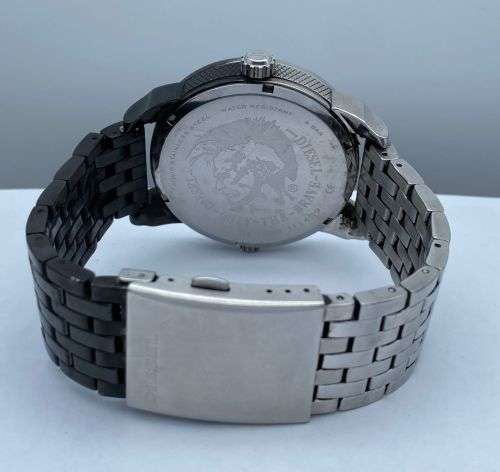 ***EXCELLENT DIESEL MINI DADDY DUAL TIME MENS WATCH*** R1 BIDS!