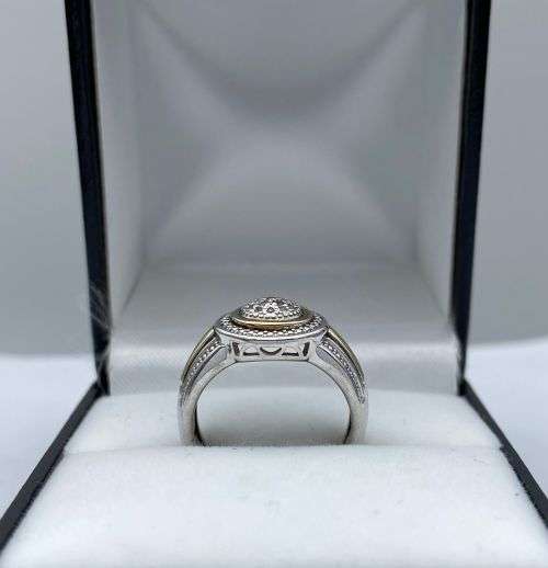 ***BEAUTIFUL YELLOW GOLD & SILVER DIAMOND HALO CLUSTER RING*** R1 BIDS!!!