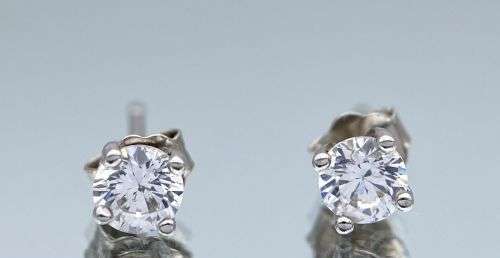 ***DAZZLING ZIRCONIA SILVER STUD EARRINGS***