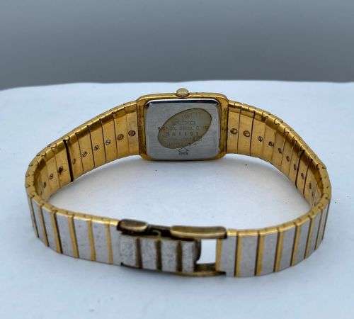 ***STUNNING SEIKO TWO-TONE ENGRAVED LADIES DRESS WATCH***