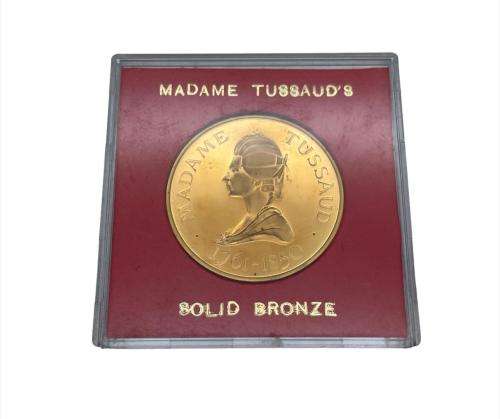**COLLECTORS SOLID BRONZE MADAM TUSSAUDS COIN - R1 BIDS