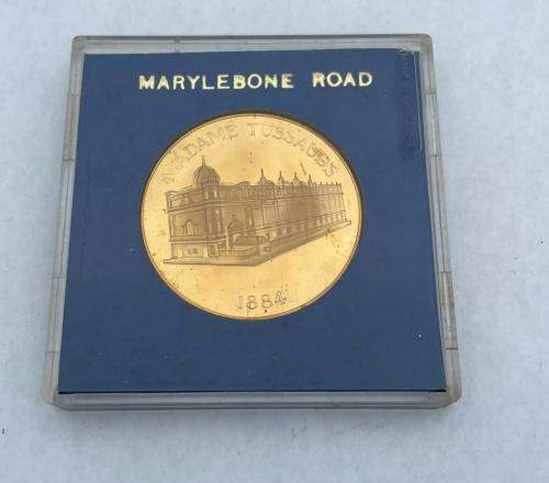 **COLLECTORS SOLID BRONZE MADAM TUSSAUDS COIN - R1 BIDS