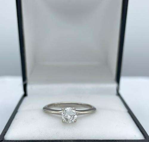 RETAIL:23000 - LUXURY WHITE GOLD 0.55CT DIAMOND ENGAGEMENT RING*