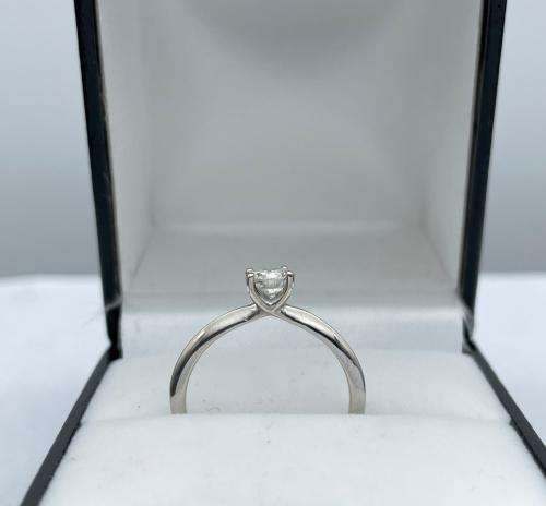 RETAIL:23000 - LUXURY WHITE GOLD 0.55CT DIAMOND ENGAGEMENT RING*