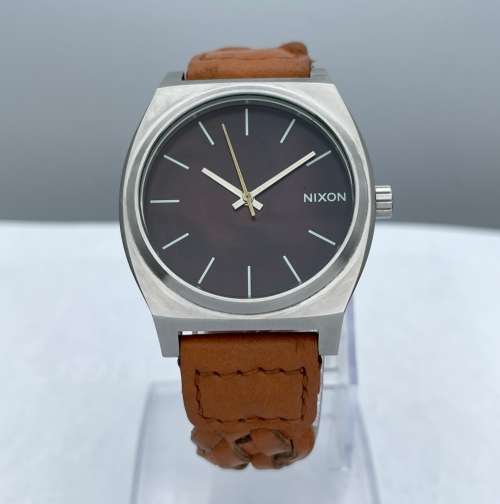 RETAIL:R4000 - STUNNING NIXON MINIMALIST MENS DRESS WATCH