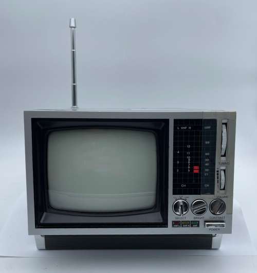 VINTAGE 1986 COLLECTORS YOKO PORTABLE TELEVISION - FULLY WORKING!!!
