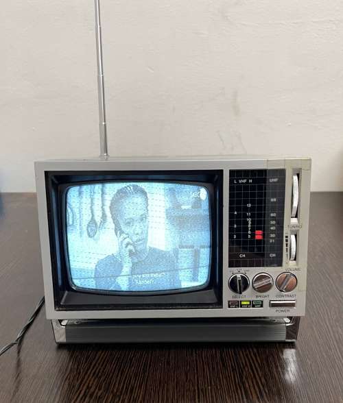 VINTAGE 1986 COLLECTORS YOKO PORTABLE TELEVISION - FULLY WORKING!!!