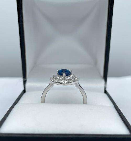 RETAIL:R3500 - LOVELY HEART CZ SAPPHIRE HALO SILVER RING!