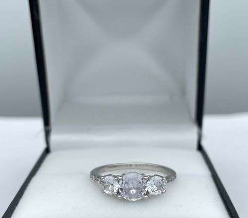 RETAIL:R3500 - DAZZLING CZ TRINITY SILVER LADIES RING!