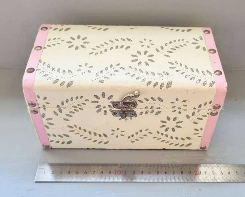 Jewelry box