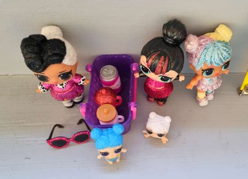 Collection of LOL Surprise dolls